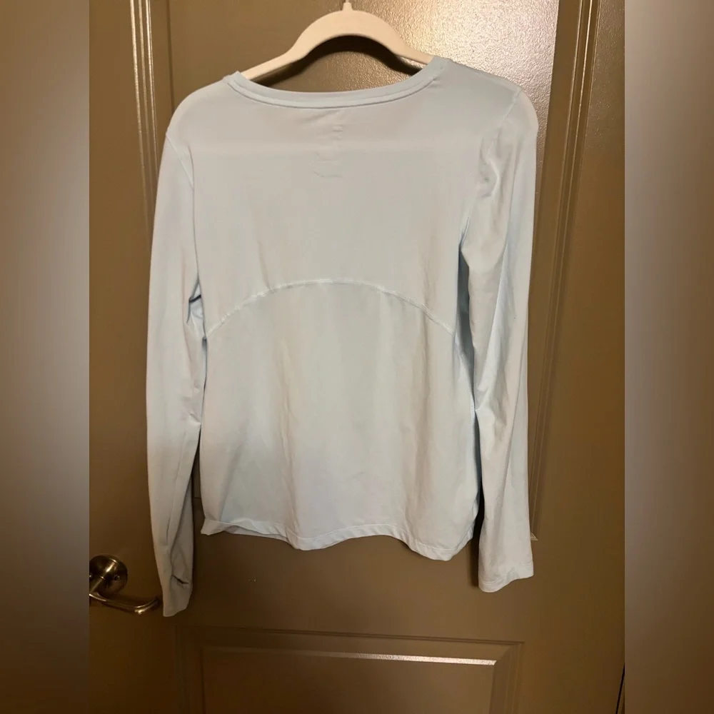 Workout Top - Picture 2 of 4